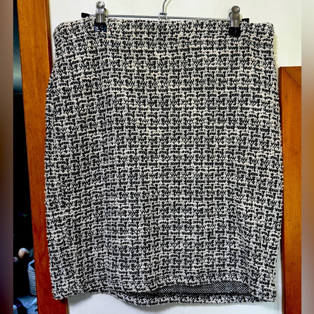 Woman’s Large knit mini skirt